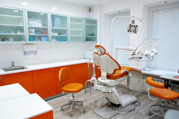 Напольное покрытие FF-1574 Дуб Верона в стоматологическом кабинете